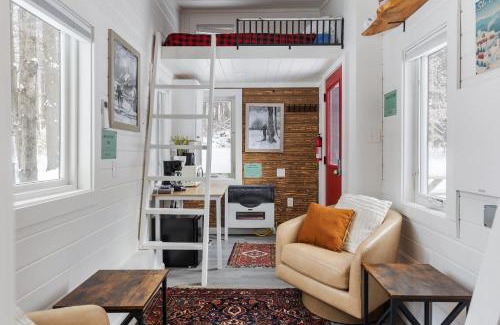 Johnson Casa | Maple Sugar Shack Tiny House with hot tub & river by Stowe
