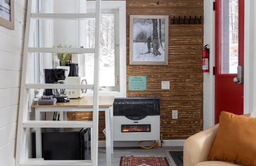 Johnson Casa | Maple Sugar Shack Tiny House with hot tub & river by Stowe
