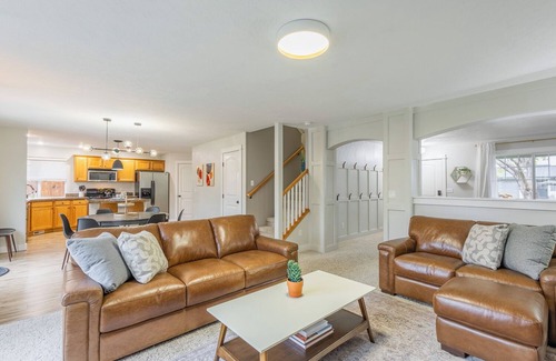 Meridian Casa | Maple Suite Retreat: Arcade Ping Pong HomeGym Toys Pool Playgrounds
