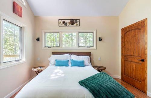 Marshall Otro | Maple Treehouse Cabin - Rustic Luxury Near Asheville
