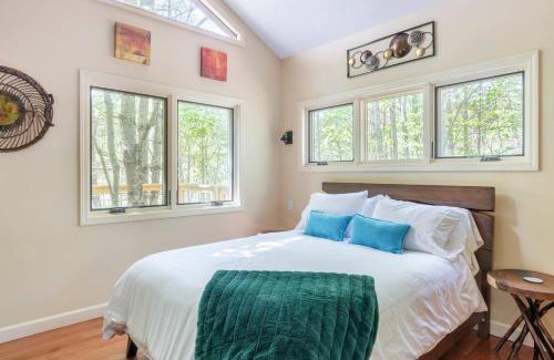 Marshall Otro | Maple Treehouse Cabin - Rustic Luxury Near Asheville