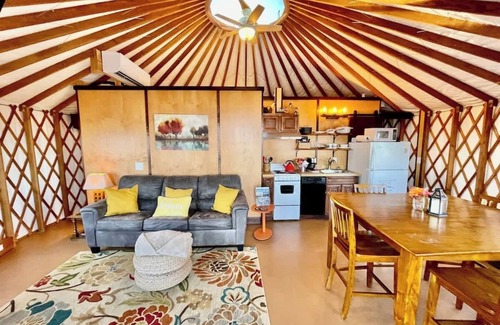 Rising Fawn Casa | Beautiful mountain side yurt