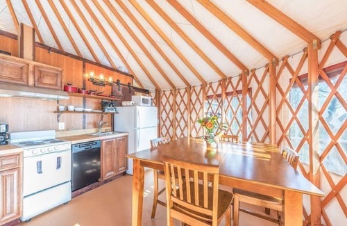 Rising Fawn Casa | Beautiful mountain side yurt