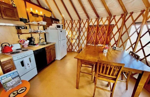 Rising Fawn Casa | Beautiful mountain side yurt