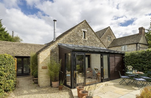 Stroud Casa | Maplewood Barn sits on a quiet lane in the picturesque village of Bisley. Steeped in history this be