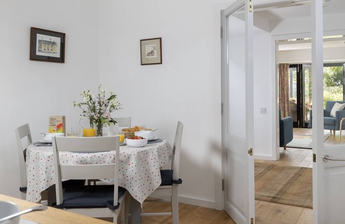 Stroud Casa | Maplewood Barn sits on a quiet lane in the picturesque village of Bisley. Steeped in history this be
