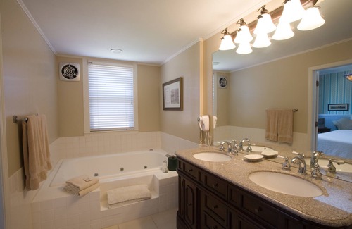 Saugatuck Cama Y Desayuno | Maplewood Hotel