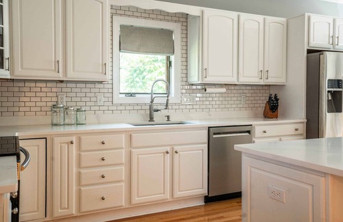 Walworth Casa | Maplewood Manor – Chic 6 BDR Downtown Walworth