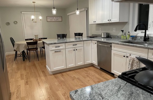 Kingston Casa | Maplewood Retreat | Spacious, Modern & Pet-Friendly