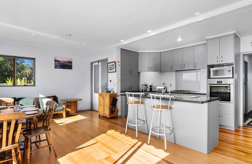 Mapua Casa | MAPUA MAGIC – MAPUA HOLIDAY HOME, with a garden in Mapua