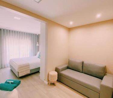 Marinha das Ondas Casa | Maré Viva Bed & Breakfast
