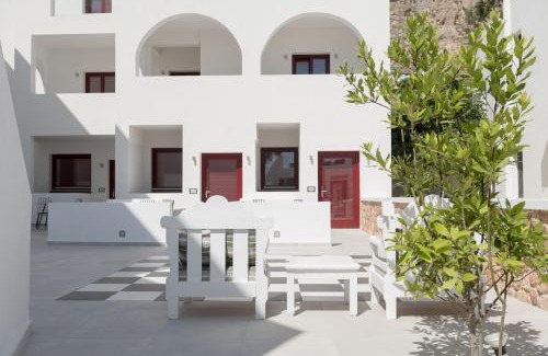 Kamari Hotel | MAR n MAR CROWN HOTEL-SUITES