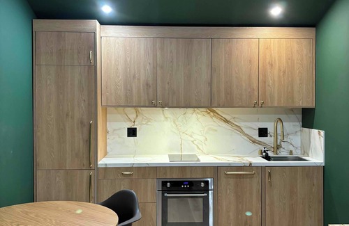 Mar Vista Apartamento | Mar Vista Greenhouse - Newly-built studio guesthouse. Centrally located.