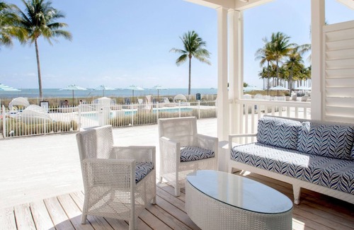 Marathon Apartamento | Marathon Beachfront | 2 Queens + Veranda