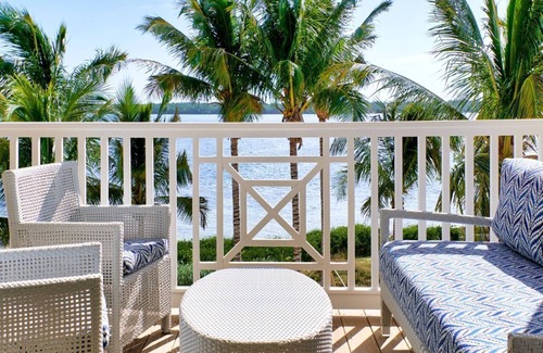 Marathon Apartamento | Marathon Oceanfront Room | King Bed + 5 Pools