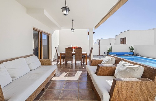 Costa Teguise Villa | Maravillosa villa con piscina climatizada!