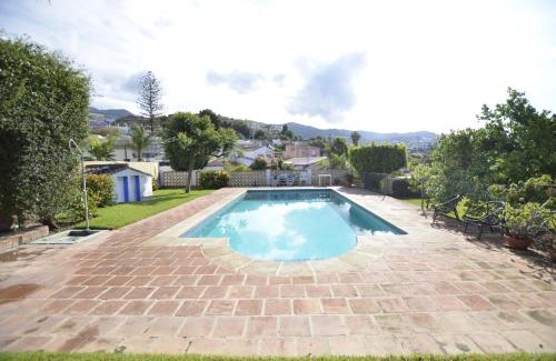 Velilla-Taramay Villa | Maravillosa villa privada con piscina y gran jardín