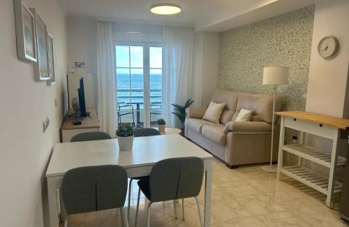 Caleta de Velez Apartamento | Maravilloso apartamento en primera linea de playa con vistas al mar en Caleta de Vélez 2 D