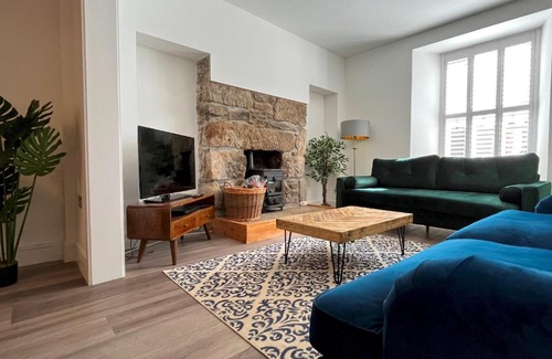 Marazion Casa | Marazion Charming Retreat for 6 with Social Garden