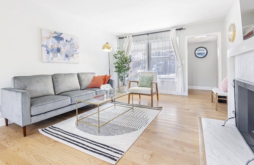 South San Mateo Casa | @ Marbella Lane - 3BR w/Deck near Beresford Park