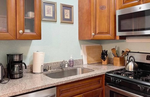 Los Altos Hills Cabaña | @ Marbella Lane - Adorable garden cottage