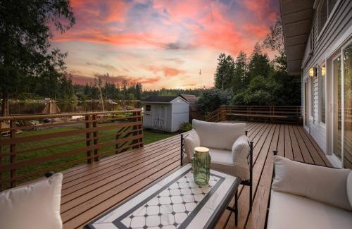 Maple Heights-Lake Desire Casa | #Marbella Lane - Hidden Gem on Scenic Shady Lake