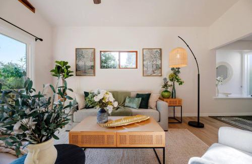 Maple Heights-Lake Desire Casa | #Marbella Lane - Hidden Gem on Scenic Shady Lake