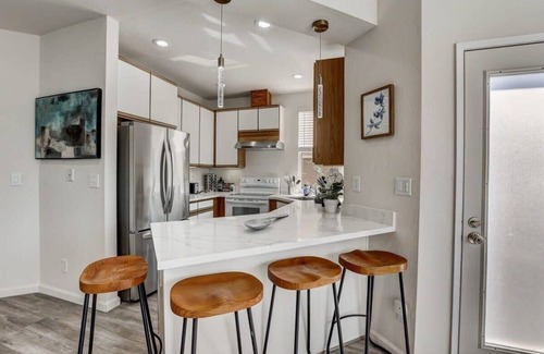 Edgemar - Pacific Manor Casa | @ Marbella Lane - Modern 3BR Home w/ Ocean Views