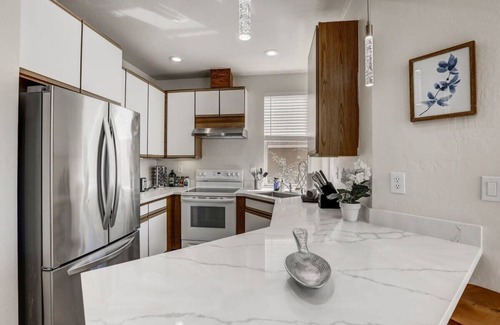 Edgemar - Pacific Manor Casa | @ Marbella Lane - Modern 3BR Home w/ Ocean Views