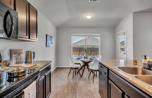 Austin Cabaña | @ Marbella Lane - Polished 3BR Home in Austin TX