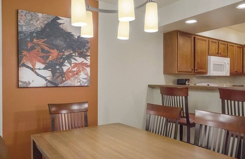 Round Hill Village Complejo | March 6-10! Lake Tahoe's 3-bedroom resort - Sleeps 8. Book your ski weekend!