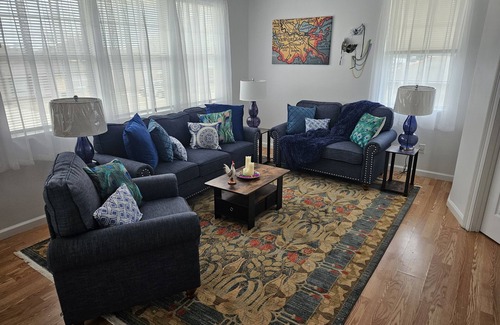 Arabi Apartamento | MARCH MADNESS DISCOUNTS! Email for info! LGBTQ Owned! Minutes from the Quarter!