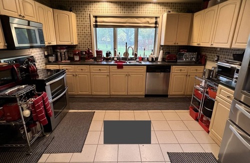 Southfield Casa | Marcia’s Woodsy Wonderland Suite in Detroit Suburb