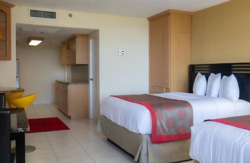Sunny Isles Beach Hotel | Marco Polo Beach Resort on the OCEAN on Collins Avenue! 4 Pool