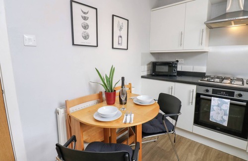 Whitley Bay Cabaña | MARDEN MEWS, pet friendly, character holiday cottage in Whitley Bay