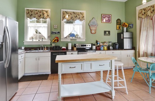 Faubourg Livaudais Apartamento | Sunny 3000 pies cuadrados 4br, 3BA con 3 camas Queen, 1 cama doble, 1 sofá cama Queen