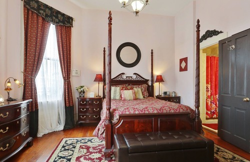 Faubourg Livaudais Apartamento | Sunny 3000 pies cuadrados 4br, 3BA con 3 camas Queen, 1 cama doble, 1 sofá cama Queen