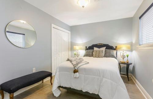 Mid-City Apartamento | Mardi Gras Patio 2BR 8mins to Canal St