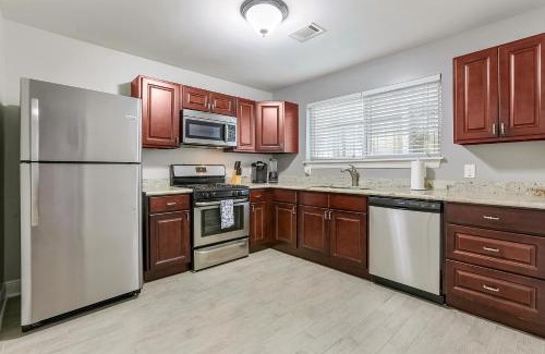Mid-City Apartamento | Mardi Gras Patio 2BR 8mins to Canal St
