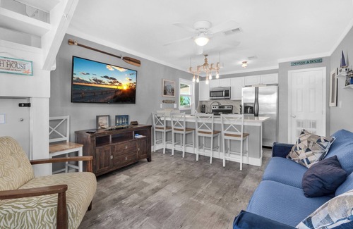 Navarre Beach Casa | 🌴 Mardi’s Cozy Townhouse | Beachside Retreat in Navarre w/Sunset Views🐚