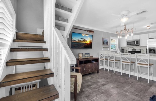 Navarre Beach Casa | 🌴 Mardi’s Cozy Townhouse | Beachside Retreat in Navarre w/Sunset Views🐚