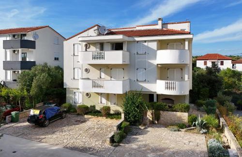 Petrcane Apartamento | Mare 9 Cozy Two Bedroom Apartment with Garden