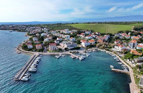 Petrcane Apartamento | Mare 9 Cozy Two Bedroom Apartment with Garden