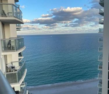 Sunny Isles Beach Apartamento | Marenas Resort PRIVATE UNIT daily refresh not included