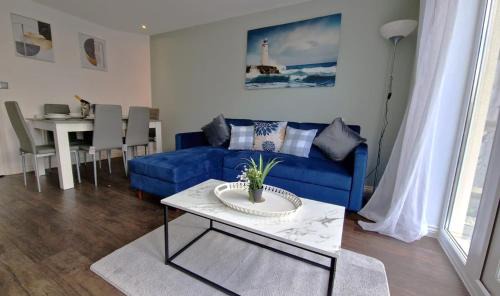 Cheltenham Apartamento | Margam's Alvington House for Business Travellers, Relocator or Families with FREE Parking, High Speed Internet and fully equipped kitchen