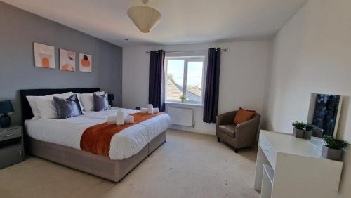 Cheltenham Apartamento | Margam's Alvington House for Business Travellers, Relocator or Families with FREE Parking, High Speed Internet and fully equipped kitchen
