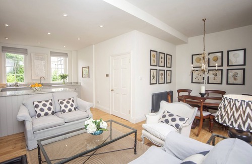 Upper Town Apartamento | Margaret's 1770 Townhouse - una casa georgiana con capacidad para 5 personas con 3 habitaciones
