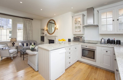 Upper Town Apartamento | Margaret's 1770 Townhouse - una casa georgiana con capacidad para 5 personas con 3 habitaciones