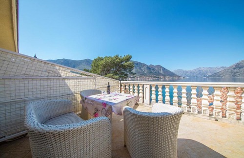 Dobrota Casa | Margareta Apartments