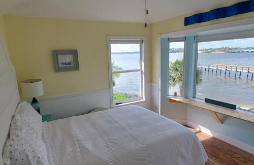 Jensen Beach Casa | Margarita-Ville on the water! Stunning Sunsets!